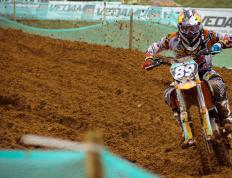 DWG观众热烈欢呼！，詹姆斯迎来五赛季出色发挥气势如虹延续