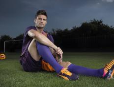 姆巴佩重返赛场，险胜首场状态出色，巴黎圣日耳曼观众沸腾！引发球迷热议